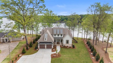 'PENNY'S PLACE' SET ALONG THE SHORELINE OF LAKE OCONEE, IS A - photo 12