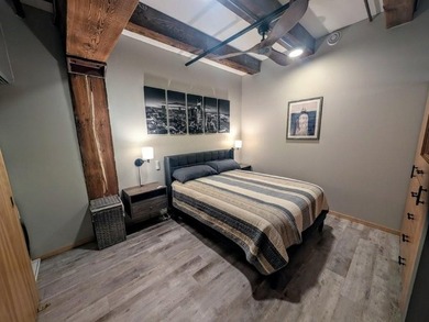 This beautifully maintained, open-concept condo/loft at River - photo 18
