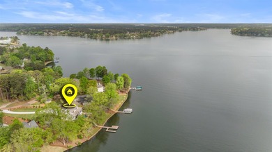 'PENNY'S PLACE' SET ALONG THE SHORELINE OF LAKE OCONEE, IS A - photo 19