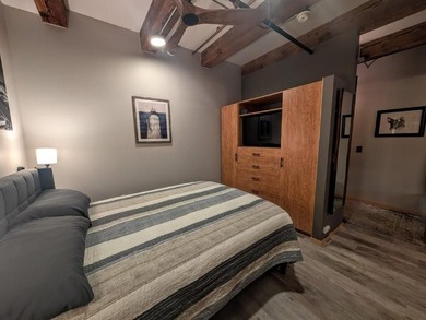 This beautifully maintained, open-concept condo/loft at River - photo 19