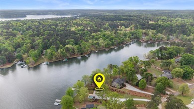 'PENNY'S PLACE' SET ALONG THE SHORELINE OF LAKE OCONEE, IS A - photo 21