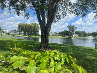 (private lake, pond, creek) Condo For Sale in Deerfield Beach Florida