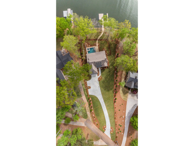 'PENNY'S PLACE' SET ALONG THE SHORELINE OF LAKE OCONEE, IS A - photo 24