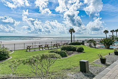 Wake up to the sound of waves and endless ocean views from this - photo 25