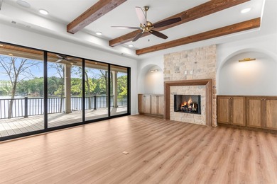 'PENNY'S PLACE' SET ALONG THE SHORELINE OF LAKE OCONEE, IS A - photo 29