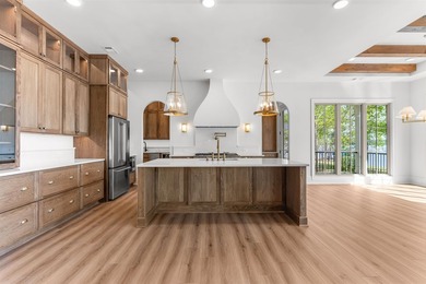 'PENNY'S PLACE' SET ALONG THE SHORELINE OF LAKE OCONEE, IS A - photo 33