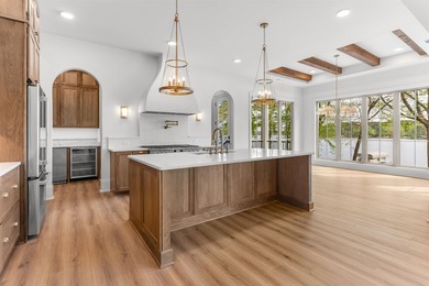 'PENNY'S PLACE' SET ALONG THE SHORELINE OF LAKE OCONEE, IS A - photo 34