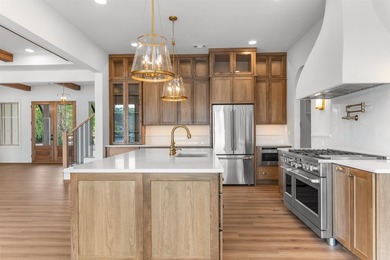 'PENNY'S PLACE' SET ALONG THE SHORELINE OF LAKE OCONEE, IS A - photo 35
