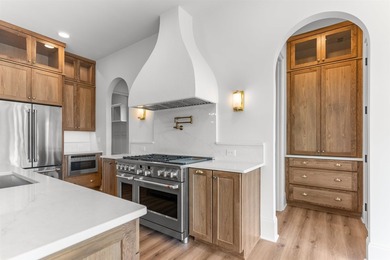 'PENNY'S PLACE' SET ALONG THE SHORELINE OF LAKE OCONEE, IS A - photo 36