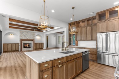 'PENNY'S PLACE' SET ALONG THE SHORELINE OF LAKE OCONEE, IS A - photo 39