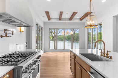 'PENNY'S PLACE' SET ALONG THE SHORELINE OF LAKE OCONEE, IS A - photo 41