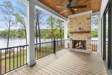 'PENNY'S PLACE' SET ALONG THE SHORELINE OF LAKE OCONEE, IS A - photo 45