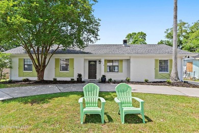 This charming cottage in Bay St. Louis is delightful. With its - photo 2