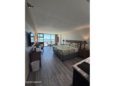 Wake up to the sound of waves and endless ocean views from this - photo 6