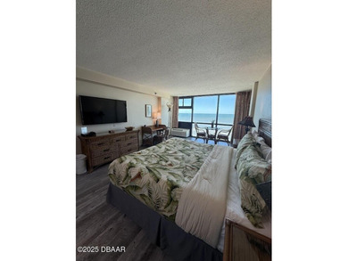 Wake up to the sound of waves and endless ocean views from this - photo 8