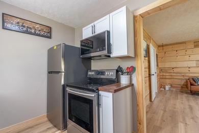 Charming Fully Remodeled Tiny Home Near the Water! This adorable - photo 11