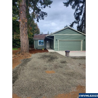 Lake Home For Sale in Sweet Home, Oregon