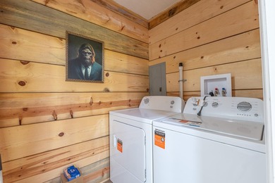 Charming Fully Remodeled Tiny Home Near the Water! This adorable - photo 14