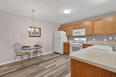 Under contract-accepting backup offers. FANTASTIC, TURNKEY 2/2 - photo 8