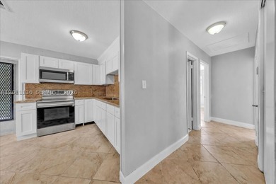 Beautifully renovated West Palm Beach home in the desirable - photo 8