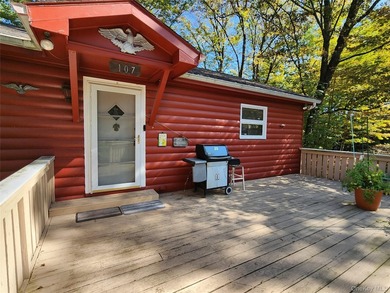 Private Smallwood Oasis! This three bedroom, one full and one - photo 2