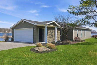 This beautiful lakefront ranch has everything sought after in a - photo 2