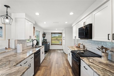 Adorable, completely remodeled 2-bedroom, 2-bath bungalow - photo 3