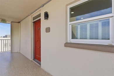 Very rare and highly sought after 3 bedroom, 2 1/2 bath - photo 2
