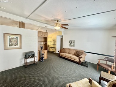 Welcome home to this 3 bedroom, 2 bathroom double-wide - photo 5