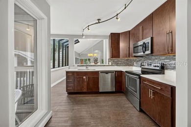 In the heart of Palmetto Dunes, this beautiful villa is the kind - photo 7