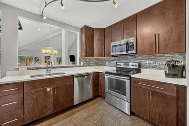 In the heart of Palmetto Dunes, this beautiful villa is the kind - photo 8