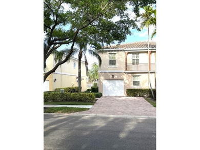 Beautiful Townhome in the center of Palm Beach Gardens with easy - photo 3