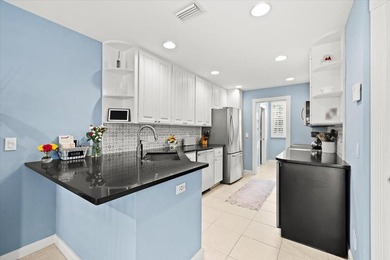 Beautiful Townhome in the center of Palm Beach Gardens with easy - photo 8