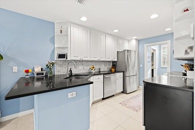 Beautiful Townhome in the center of Palm Beach Gardens with easy - photo 9