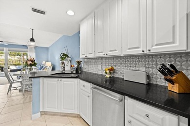 Beautiful Townhome in the center of Palm Beach Gardens with easy - photo 10