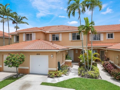 Lake Townhome/Townhouse For Sale in West Palm Beach, Florida
