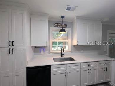 Single-level, elevated 3-bedroom, 2-bath home in the Baywood - photo 4