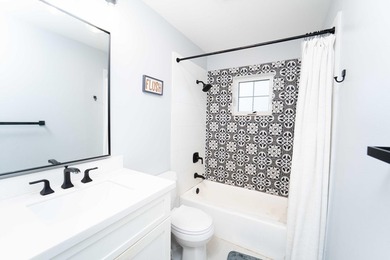 Unapproved short sale. Beautifully fully updated 3-bedroom - photo 13