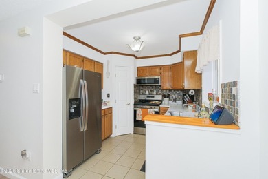 Beautifully maintained 4 bedroom, 4 bath townhome located in the - photo 13