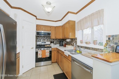 Beautifully maintained 4 bedroom, 4 bath townhome located in the - photo 14