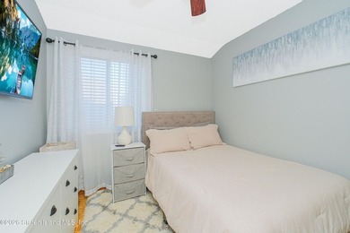 Beautifully maintained 4 bedroom, 4 bath townhome located in the - photo 16