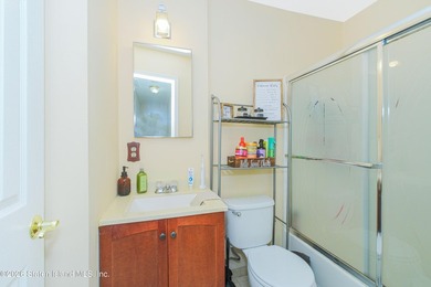Beautifully maintained 4 bedroom, 4 bath townhome located in the - photo 18