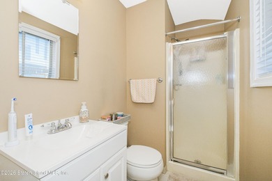Beautifully maintained 4 bedroom, 4 bath townhome located in the - photo 20