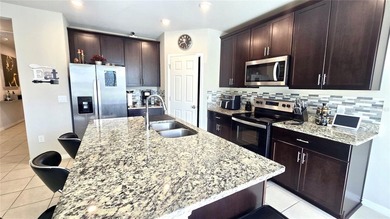 Short Sale. - PRICED TO SELL! Welcome to this 2022-built - photo 5