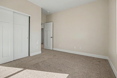 Fully equipped and move-in ready - refrigerator, washer, and - photo 31
