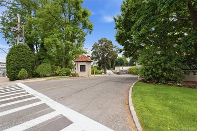 Come experience this beautiful pre-war one bedroom, one bathroom - photo 2