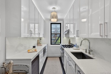 Rarely-available, meticulously renovated West Village 2-Bedroom - photo 5
