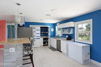 Wake up to stunning water views from this spacious 5-bedroom - photo 12