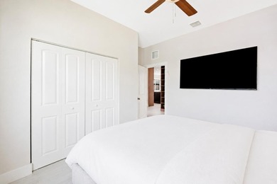 Beautifully upgraded 3-bed, 2-bath home in Oakland Park, built - photo 14