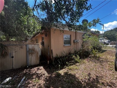 1963 concrete block house in need of some love. Endless - photo 15